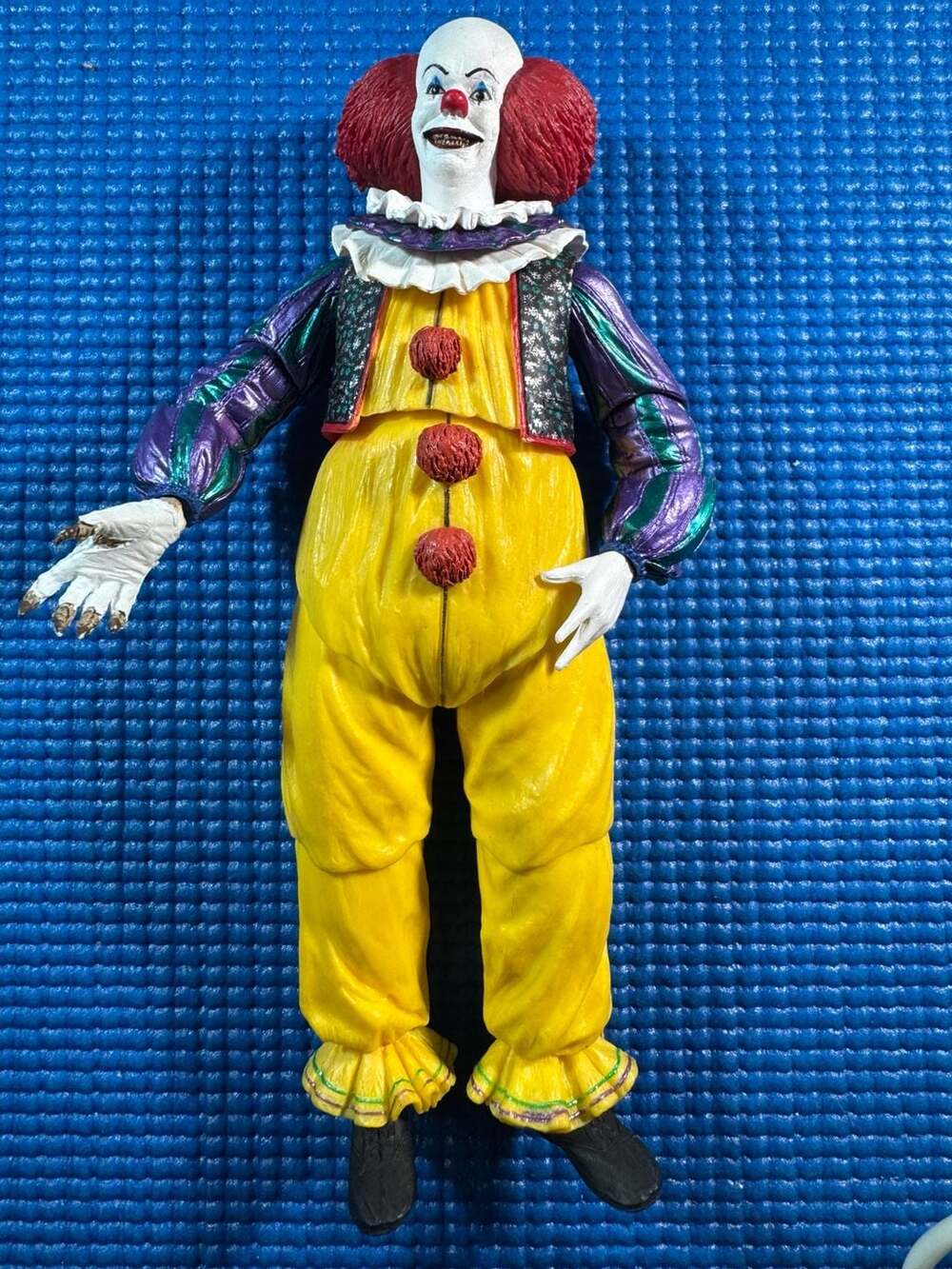 NECA IT 1990 Ultimate Pennywise 7 Inch Action Figure